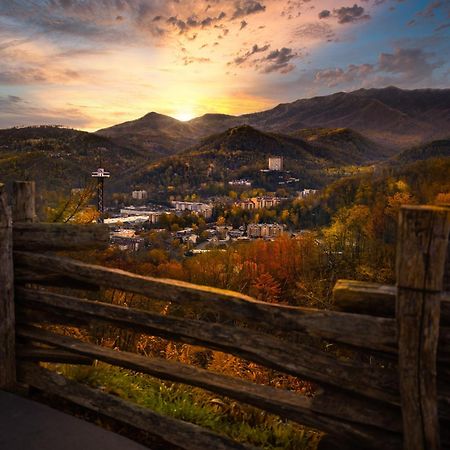 Magical Moments, Hot Tub, Wifi, 1089 Free Tickets Each Paid Day, Dollywood And More Gatlinburg Exterior foto
